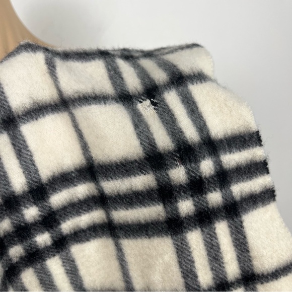 Burberry Ivory Off White Nova
Check Cashmere Classic Scarf *FLAWED - Picture 5 of 10